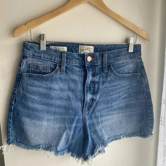 Universal Thread Highest Rise Shortie Shorts Raw Hem Medium Wash Size 6 Women’s - Picture 3 of 7